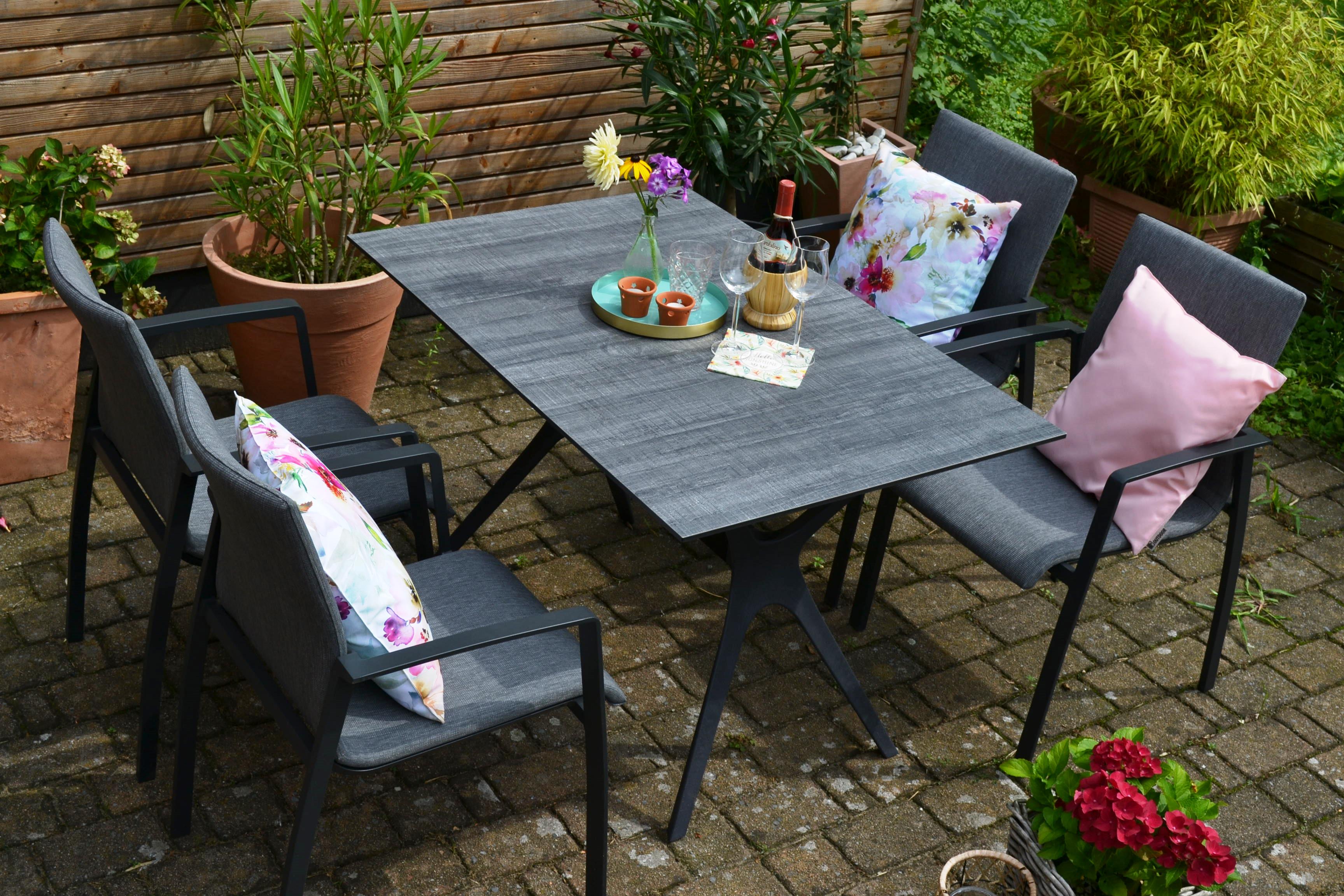 DSC_0218aSdFBAUBYr6Rq HPL Tisch Jasper 120 x 80 cm + 4 moderne Stapelstühle Solero aus Textilen