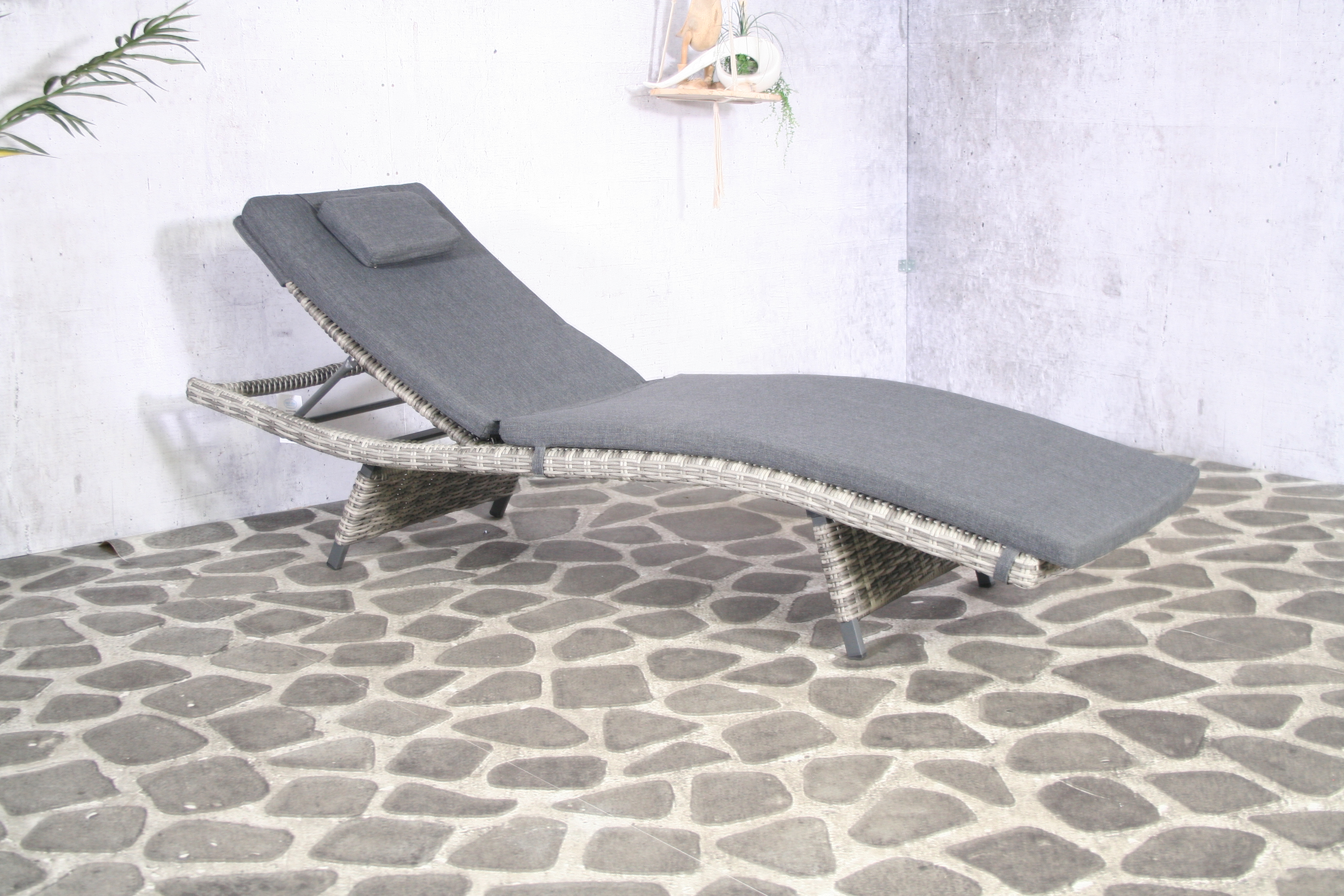 Sunshine-lounger-Rick-4825-RICK-2 Sonnenliege Rick - höhenverstellbar - aus dunkelgrauem Polyrattan - Polsterfarbe dunkelgrau