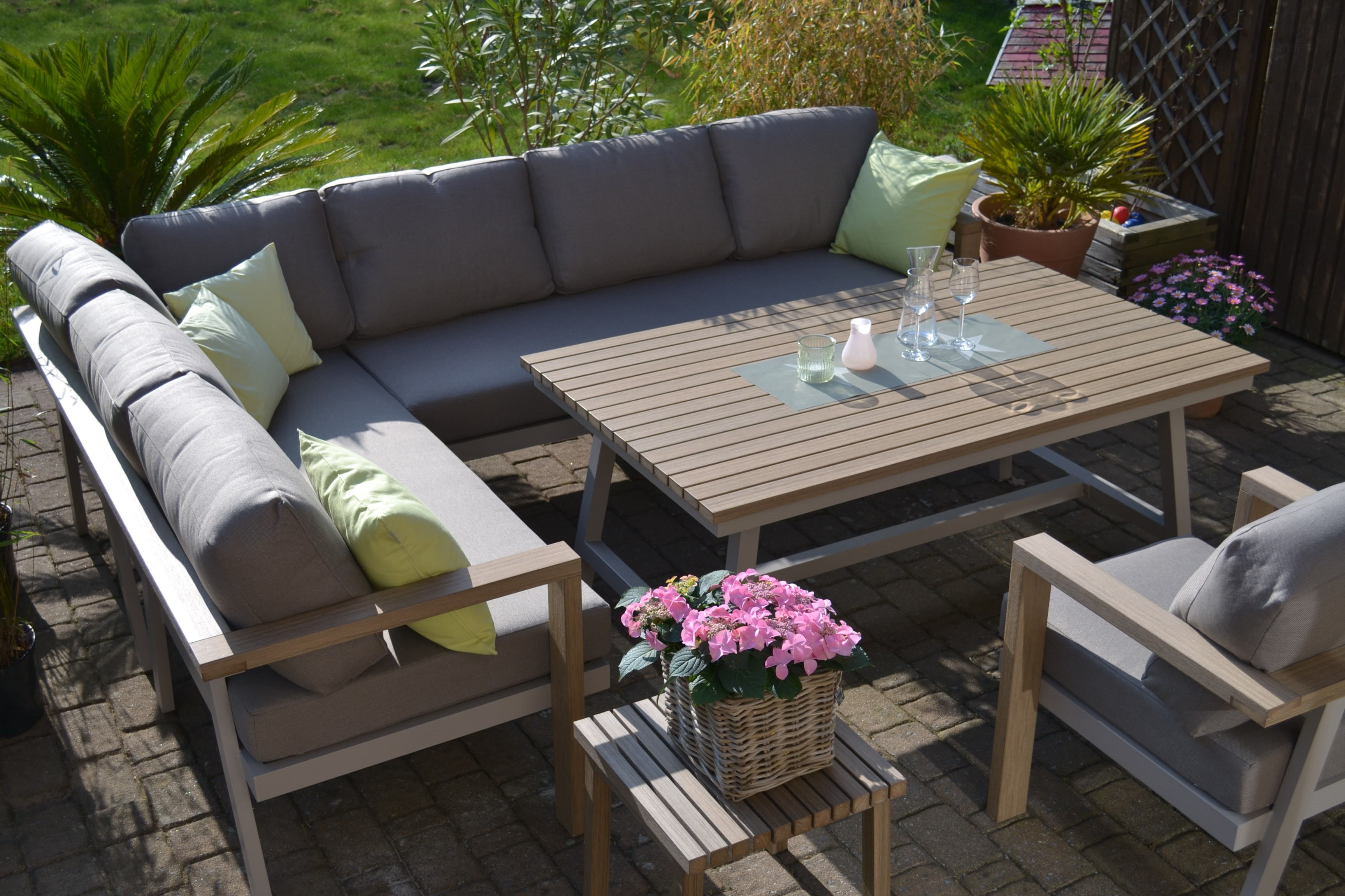 Mailinks-1 Enviro Wood Ecklounge + 1 Sessel + Tisch Mailand L-Form, lange Seite des Sofas rechts