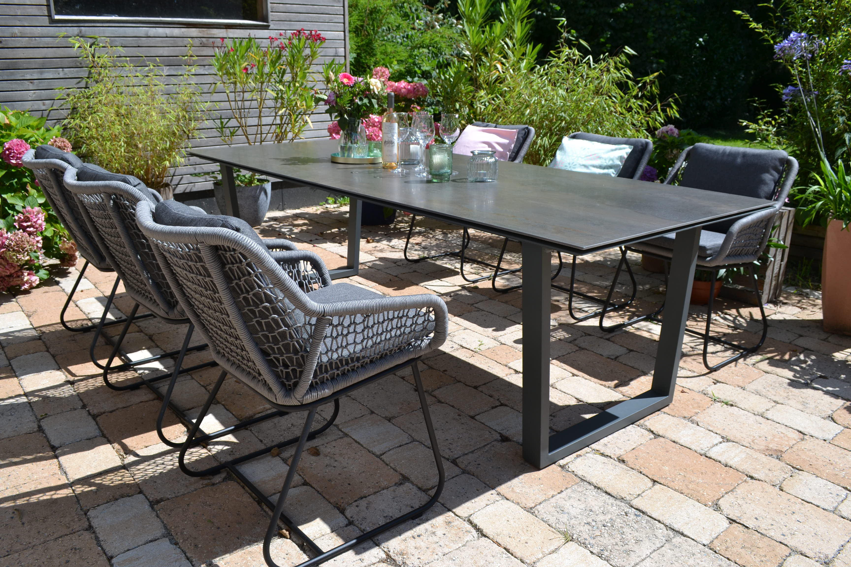Garnitur Liverpool 250x100cm Tischplatte Ceramic grau + 6 bequeme Gartenstühle Portofino 